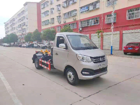 長(zhǎng)安國(guó)六汽油鉤臂（車廂可卸）式垃圾車（后雙輪）